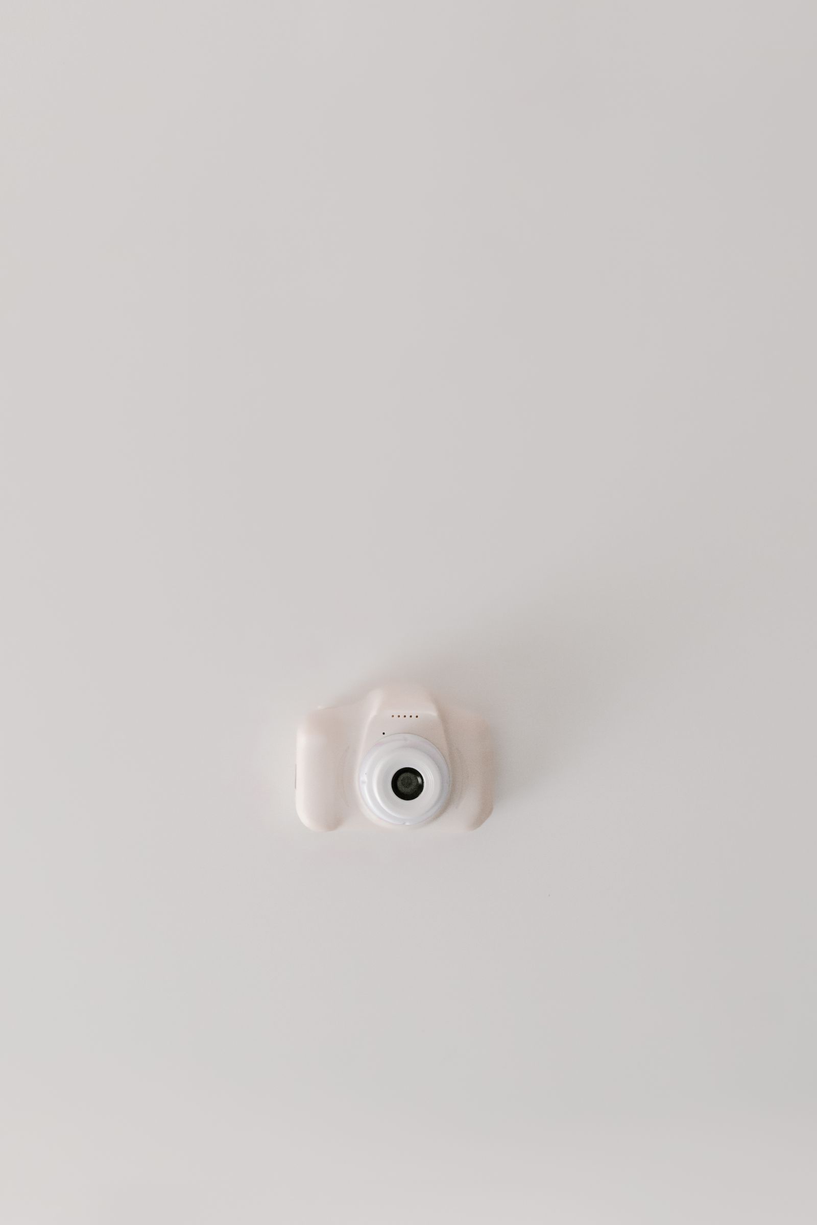 Caméra IP intérieure blanche 360° de type Imou Ranger 2C, fixée au plafond, pour la vidéosurveillance domestique