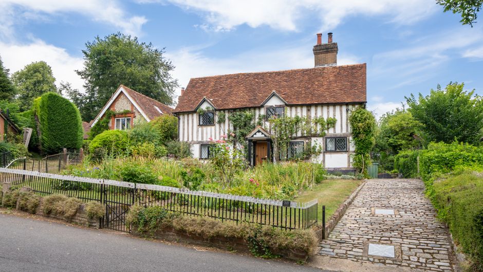rustic cottage house exterior
