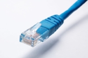 Caméra IP câblée vs WiFi : comment choisir le bon mode de connexion en 2026