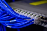 Caméra IP PoE vs WiFi : quel type de connexion choisir pour votre vidéosurveillance en 2026