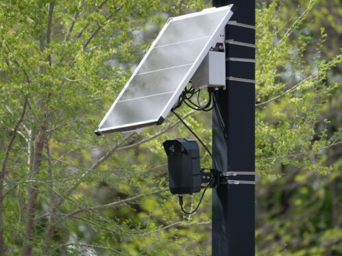 Foscam B4 — Caméra solaire PTZ 4MP 2K sans fil avec panneau solaire